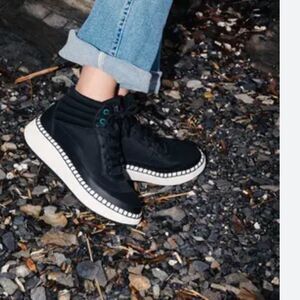Cougar Savant Waterproof High Top Sneaker (Women), Black, size 9, NWOT tried on